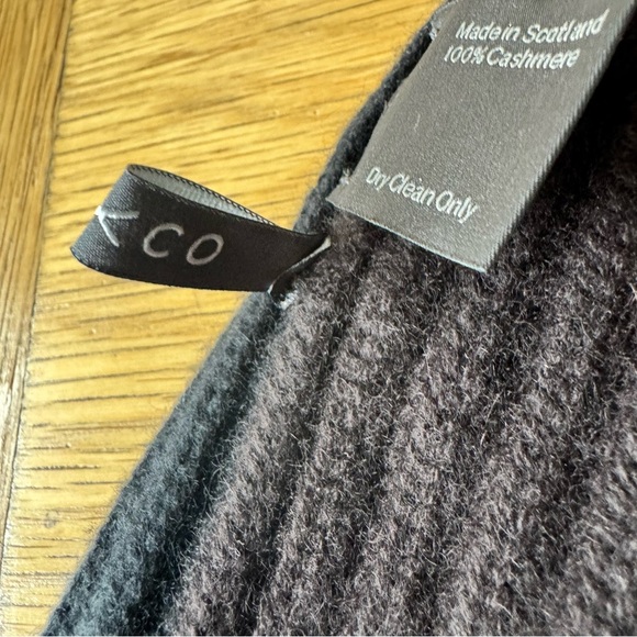 Begg x Co Cashmere Beanie Hat Black Brown Ribbed Knit Made in Scotland - Picture 4 of 7